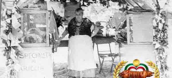 Fraschette ante litteram ai primi del secolo sulla piazza di Ariccia con venditrice di porchetta in costume tipico